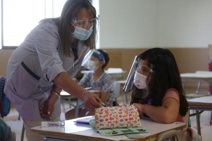 Vacunarán en mayo a 500 docentes de la Región Desierto