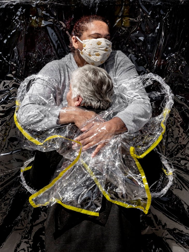 Primer abrazo en pandemia, World Press Photo del año