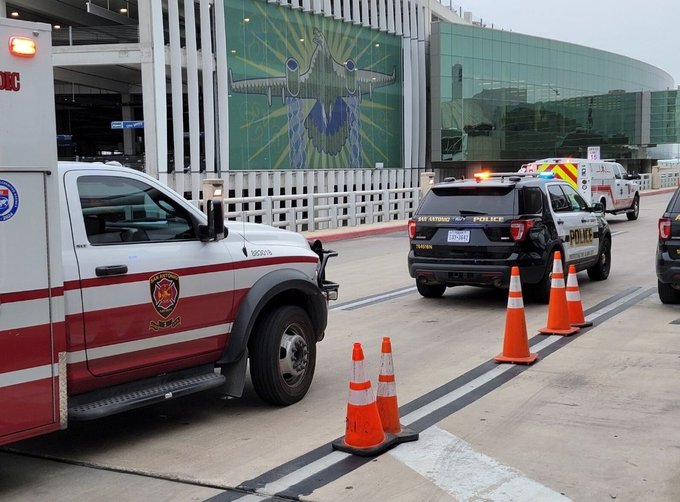 Cierran aeropuerto de San Antonio por tiroteo
