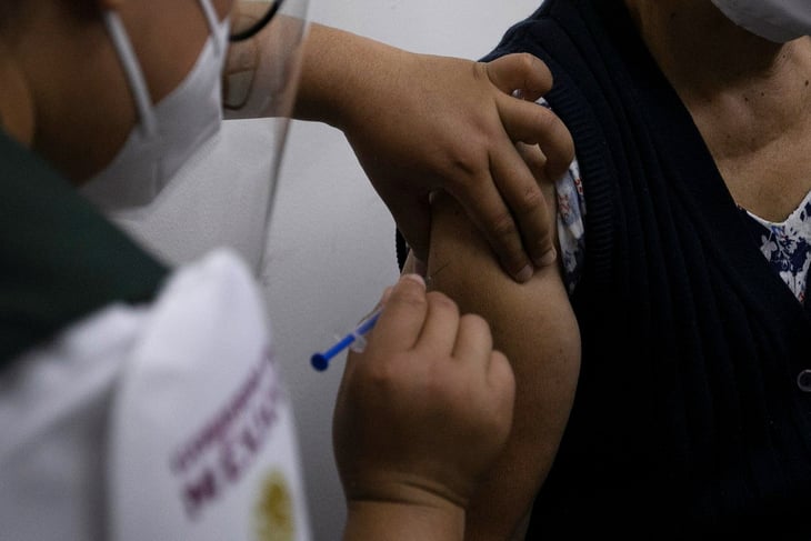 Mujer muere en Michoacán tras aplicarse vacuna contra el COVID-19