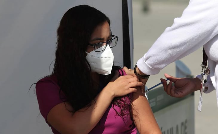 Celebra gobernador vacunación para maestros de Aguascalientes