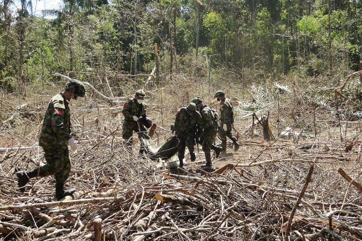 Mueren 10 disidentes de FARC en combate que también deja un militar asesinado