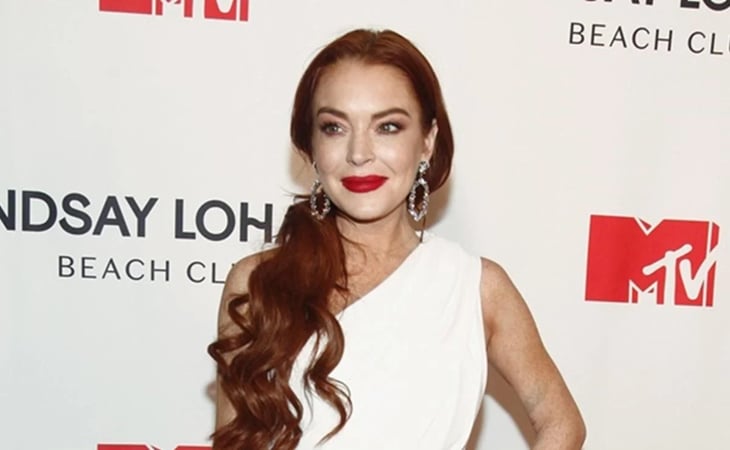 Lindsay Lohan 'conquista' redes sociales con traje de baño rojo