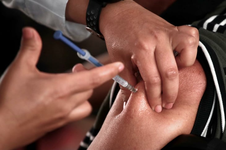 Coahuila alista vacunación antiCovid a maestros; iniciará el martes