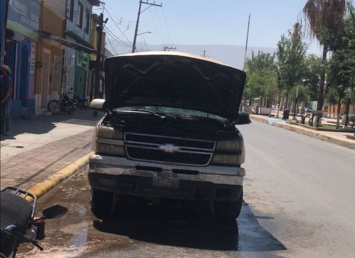 Se incendia cableado de camioneta en El Pueblo de Monclova