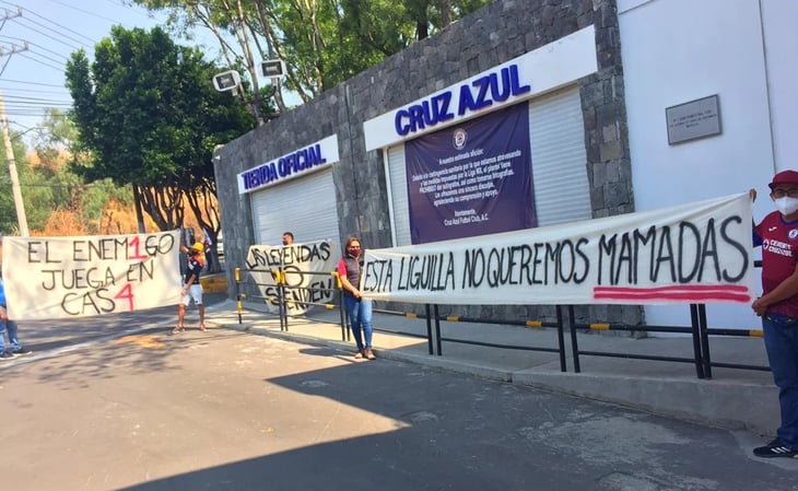 Aficionados de Cruz Azul se manifiestan en La Noria