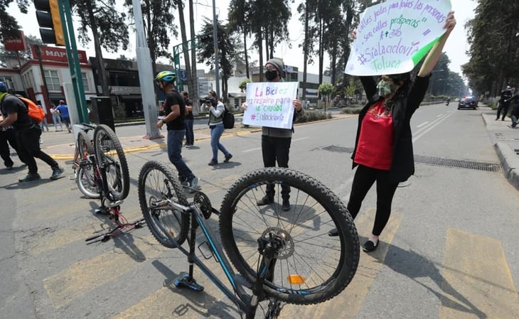 Ciclistas protestan por retiro de ciclovía en Toluca
