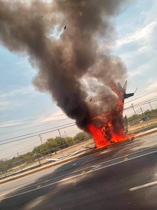 Helicóptero cae y se incendia en plena carretera a Laredo en Apodaca