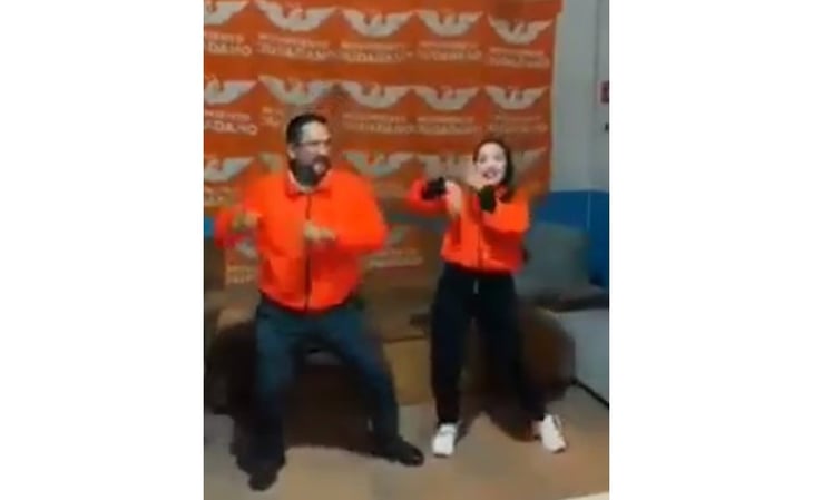 Candidato en Chiapas baila 'movimiento naranja'