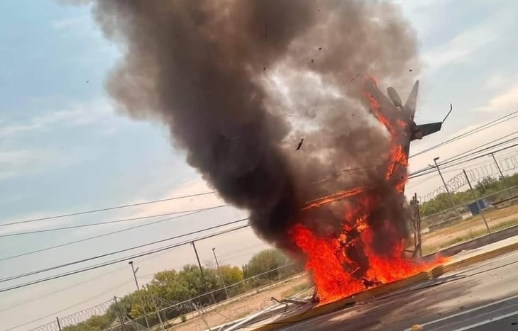  Se desploma helicóptero y termina incendiado en carretera de Apodaca