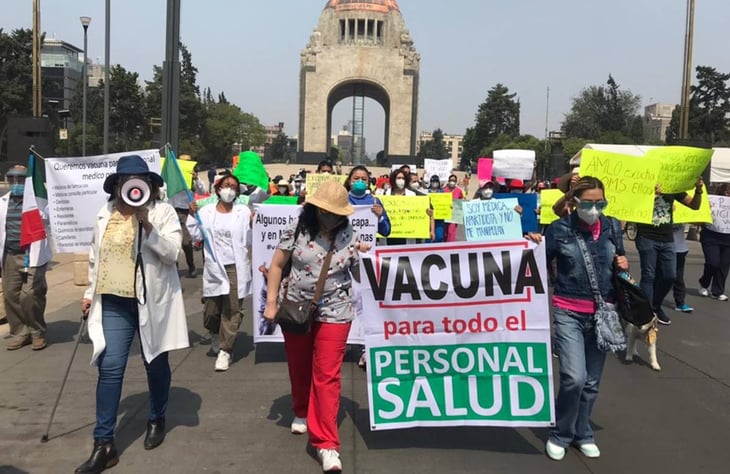 Médicos del sector privado marchan al Zócalo; exigen vacunas