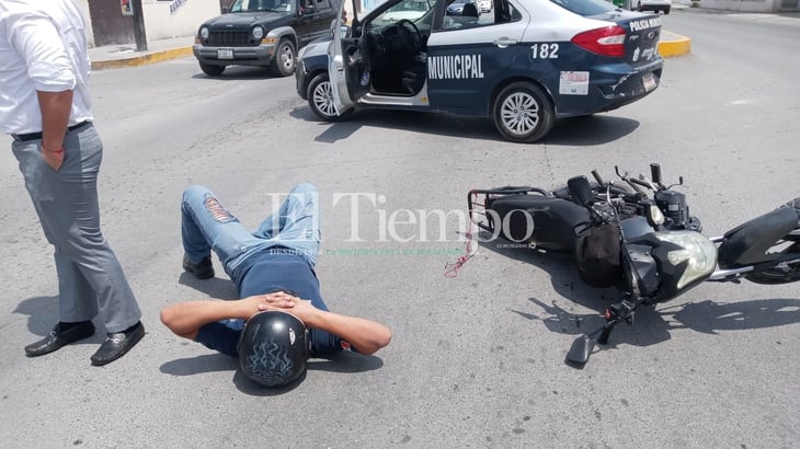 Derriban a motociclista en la avenida Acereros en Monclova
