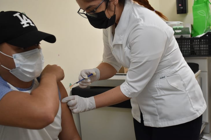 Inicia vacunación antiCOVID a personal de salud privado en Monclova