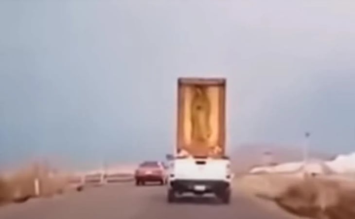 Video: Cuadro de la Virgen de Guadalupe se cae de camioneta y le piden perdón