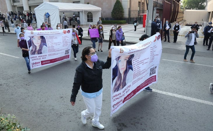 Familiares y amigos de normalista desaparecida realizan protesta
