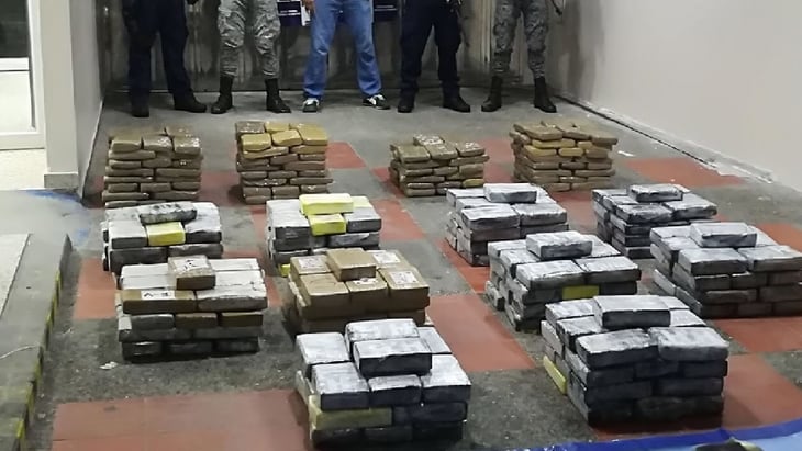 Perú incauta más de una tonelada de cocaína en operación militar en la selva