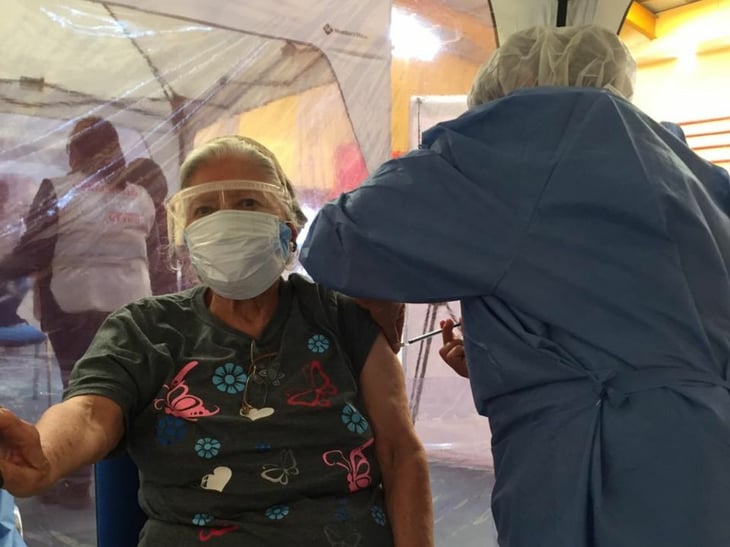 Reciben vacuna y retoman labores en Oaxaca