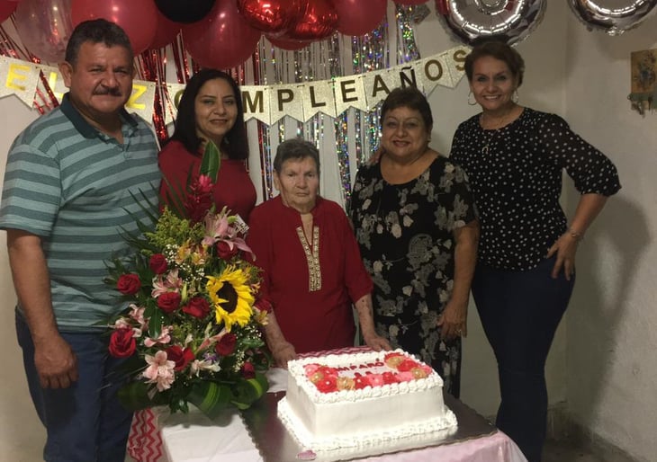 Amparo celebra 86 años de vida