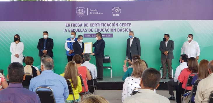Certifica gobernador en Monclova a escuelas en CERTE