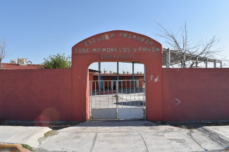 Escuelas sucias y abandonadas en Castaños
