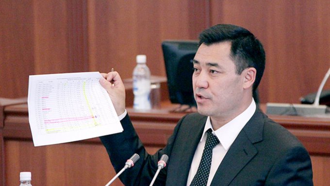 Presidente kirguís destituye Gobierno tras entrar en vigor nueva Carta Magna