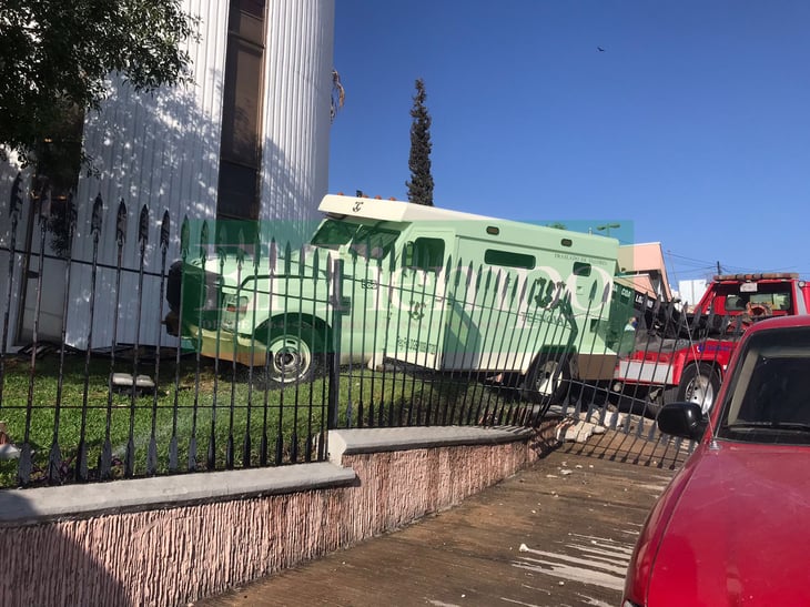 Camión de traslado de valores acaba dentro del Museo Pape en Monclova