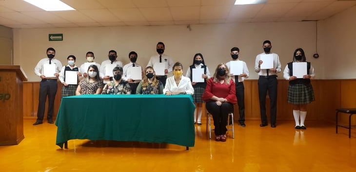 Entregan 10 becas para alumnos del CONALEP Monclova