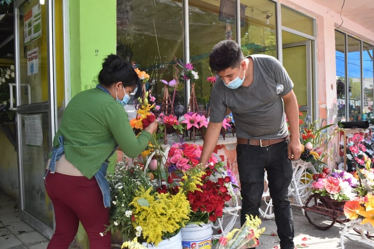 Vendedores de flores reportan ganancias de entre 30 y 40% en San Buenaventura
