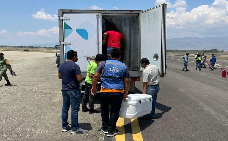 Llega a Oaxaca cargamento de 57 mil dosis de Sinovac