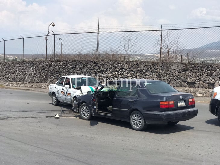 Taxista provoca fuerte accidente en Monclova