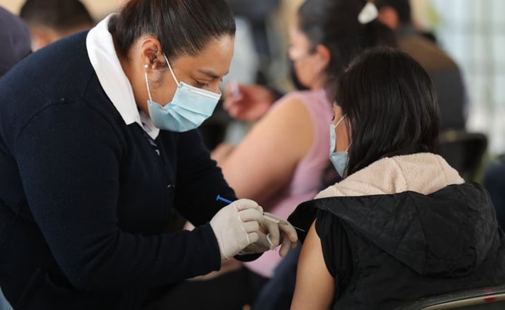 Inicia vacunación de maestros contra Covid-19 en Toluca