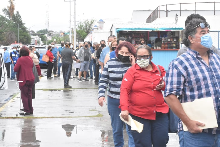 Pese a condiciones del clima no suspendieron vacunación en Monclova