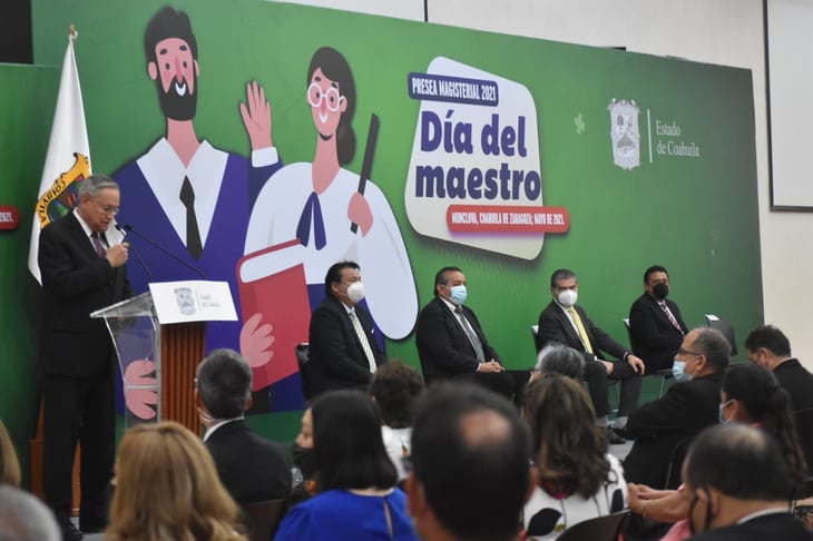 Entrega MARS presea magisterial a maestros en Monclova
