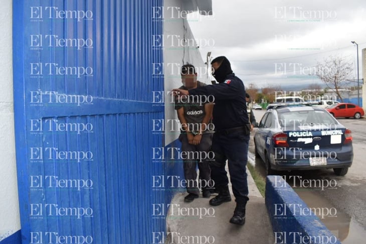 Policías lo salvan de ser linchado en la colonia Independencia de Monclova