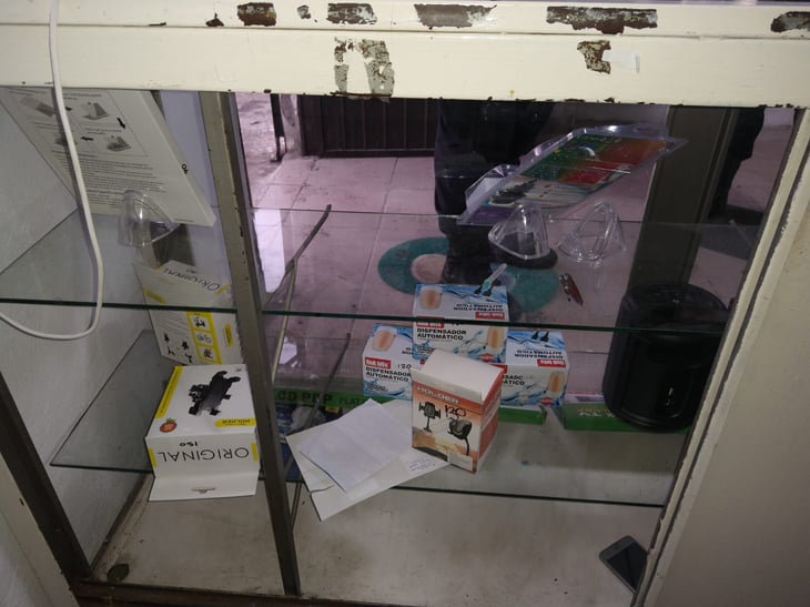 Ladrones se llevan jugoso botín de tiendas de celulares en Monclova