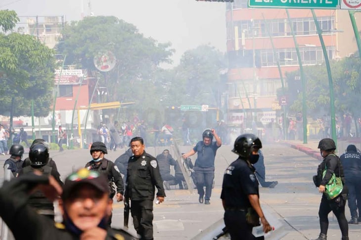 Estudiantes normalistas causan destrozos en camiones en Chiapas
