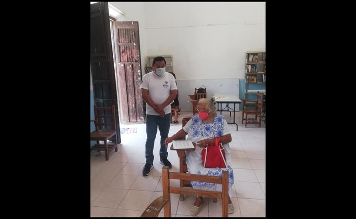 Abuelita logra terminar la primaria a los 71 años en Yucatán