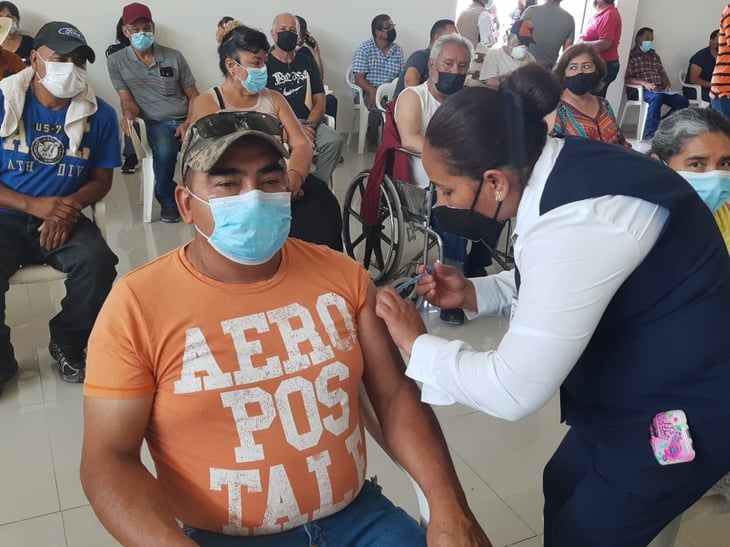 Inicia vacunación antiCOVID-19 a mayores de 50 años en San Buenaventura