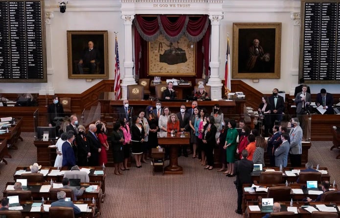 Senado de Texas aprueba borrador que prohíbe enseñar que racismo es sistémico