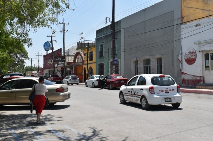 Competencia desleal de Monclova afectan a taxistas de San Buenaventura 