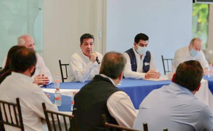 Cabeza de Vaca sostiene reuniones con su gabinete en Casa Tam