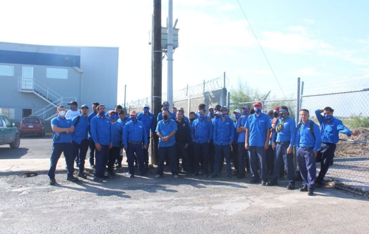 Se plantan empleados de compañía refresquera en Frontera exigiendo sus derechos