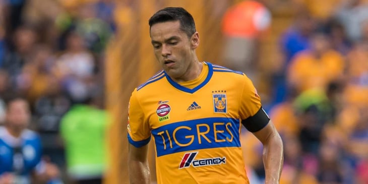 Jugador de Tigres Juninho estrella su coche en calles de Monterrey