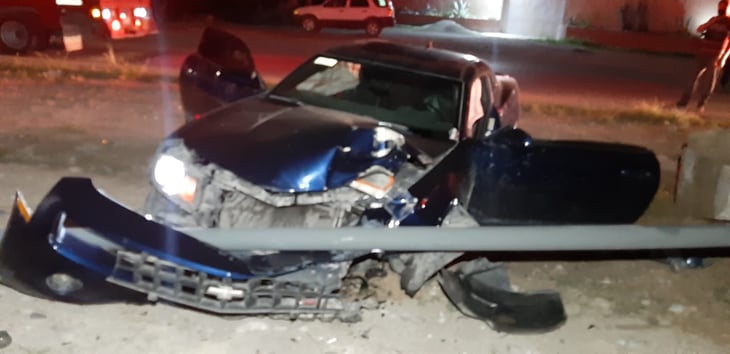 Destroza su lujoso automóvil en Monclova 