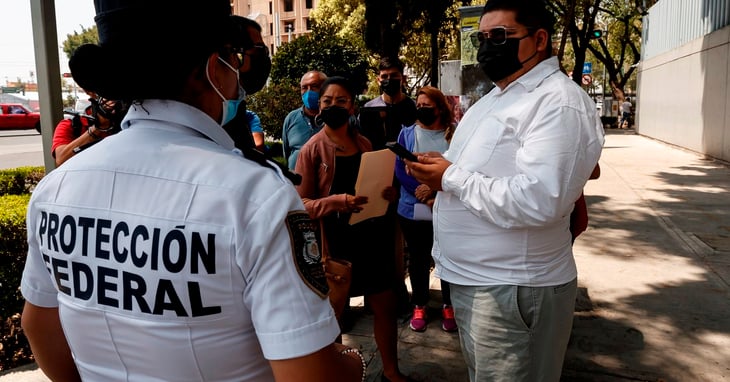 Cura activista mexicano denuncia desplazamiento de su familia por amenazas