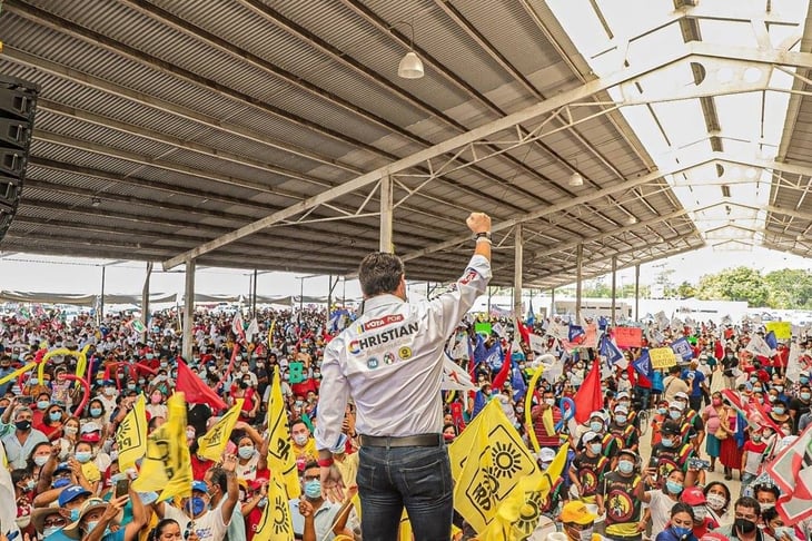 Declina candidato a favor de Christian Castro en Campeche