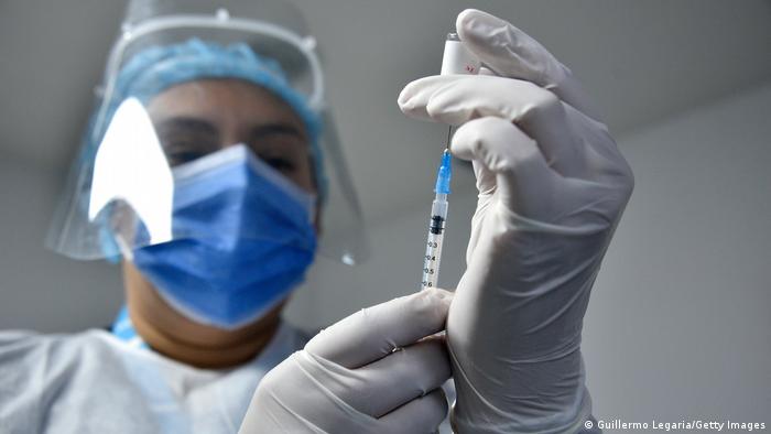 Ecuador recibirá unas 600,000 vacunas adicionales de Pfizer y Sinovac