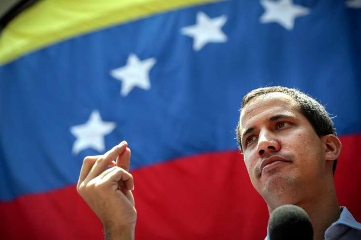 Oposición venezolana denuncia daños al auto de Guaidó por 'impactos de bala'