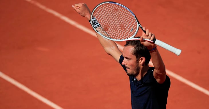Medvedev despierta a Garín del sueño en Roland Garros