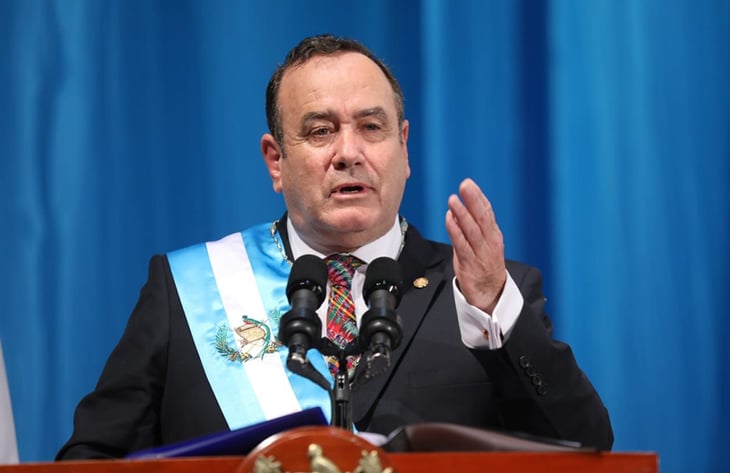 El presidente de Guatemala recibe en el Palacio Nacional a Kamala Harris